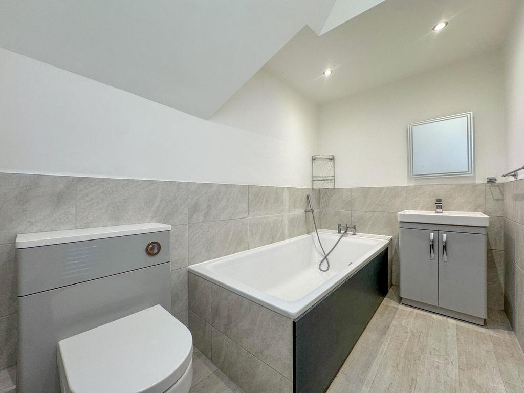 En-Suite To Bed 1