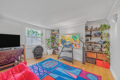 1 bedroom flat for sale, Balls Pond Road, Islington, N1