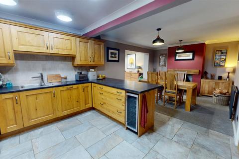 4 bedroom detached house for sale, Puffin Close, Bradford