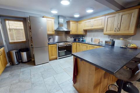 4 bedroom detached house for sale, Puffin Close, Bradford
