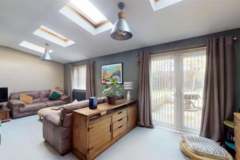 4 bedroom detached house for sale, Puffin Close, Bradford