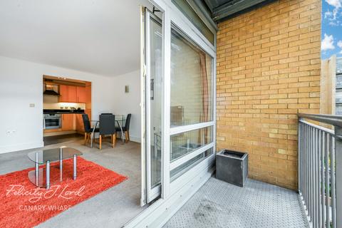 1 bedroom flat for sale, Cassilis Road, London E14