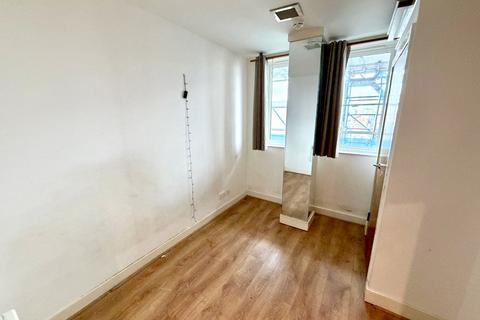 2 bedroom flat to rent, Platinum House Lyon Road, Harrow, Middlesex, HA1 2EX