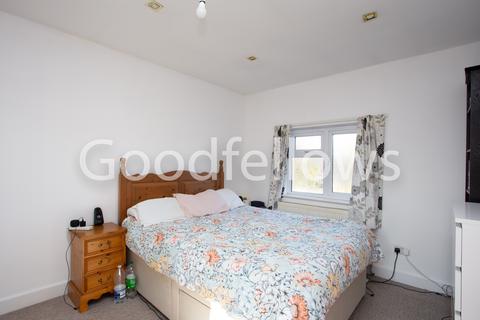 4 bedroom semi-detached house to rent, Sutton Common Road, Surrey SM3