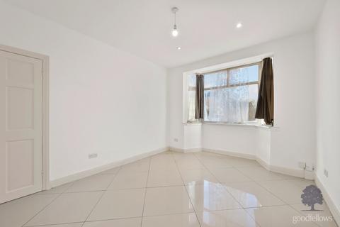4 bedroom semi-detached house to rent, Sutton Common Road, Surrey SM3