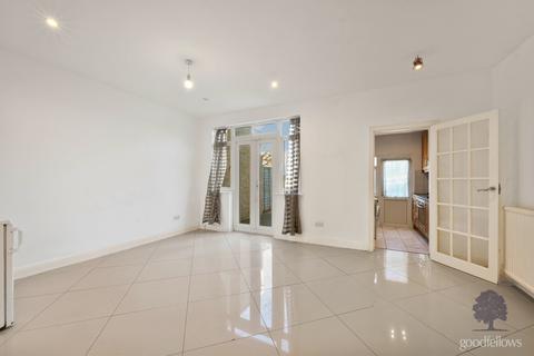 4 bedroom semi-detached house to rent, Sutton Common Road, Surrey SM3