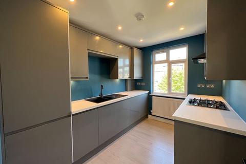 3 bedroom apartment for sale, Bushey Road, London SW20