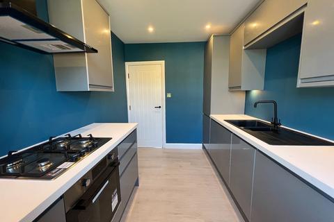 3 bedroom apartment for sale, Bushey Road, London SW20
