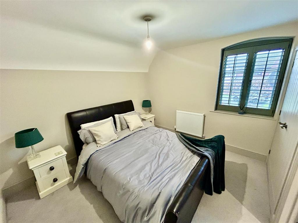 Bed1.JPG