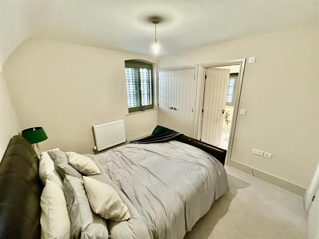 Bed11.JPG