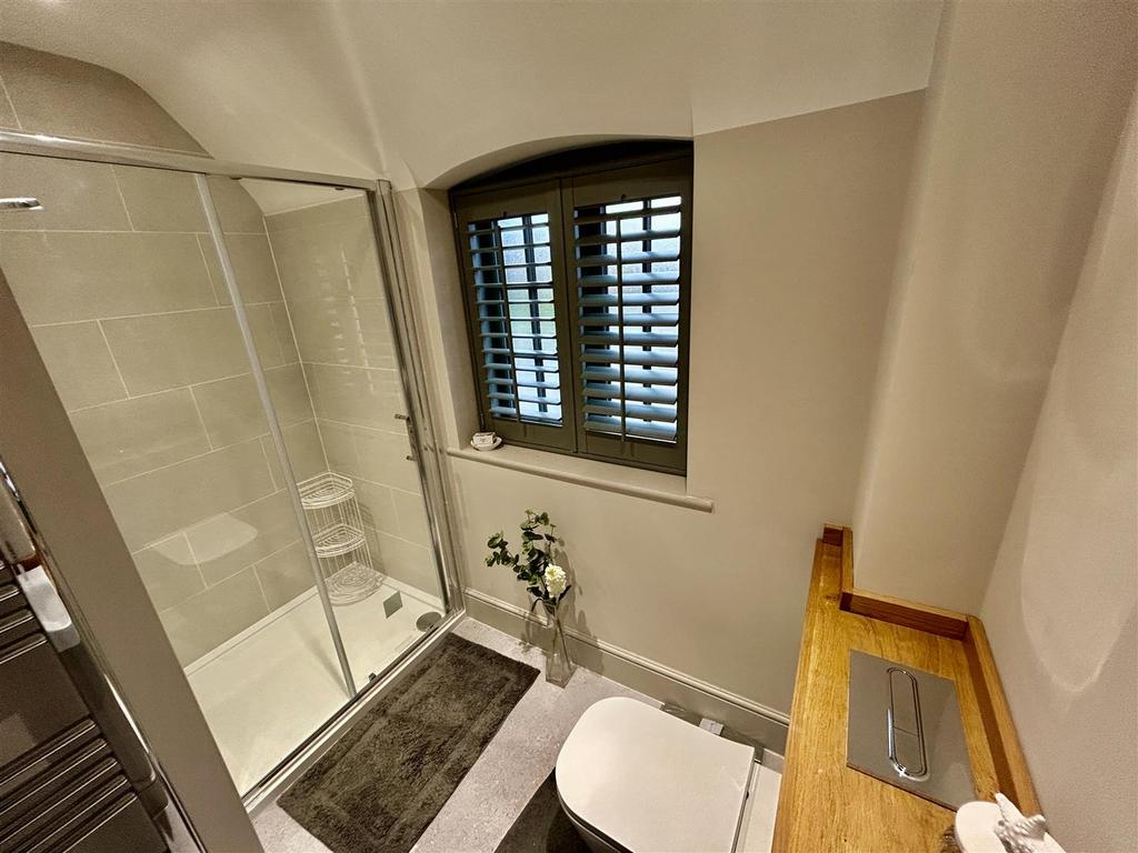 Ensuite.JPG