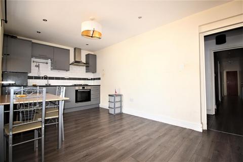 3 bedroom house share to rent, Raglan Road, London E17
