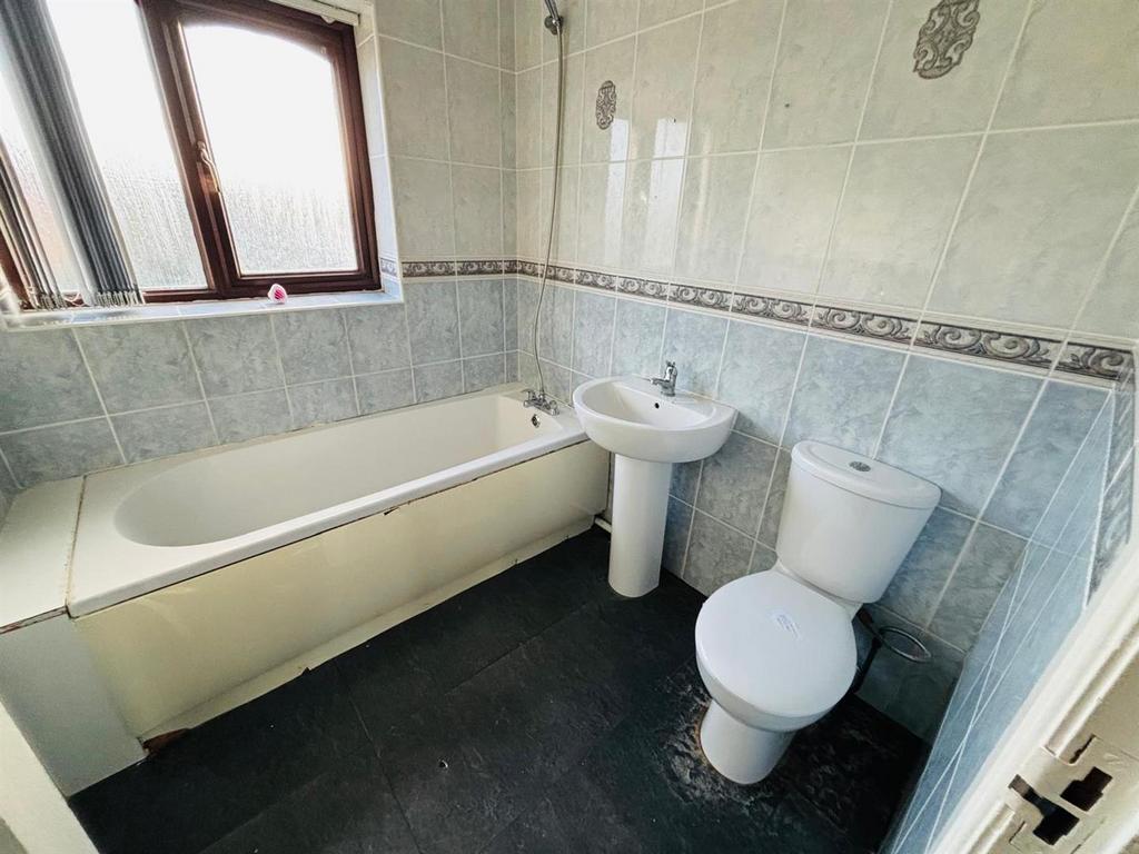 Bathroom / WC: