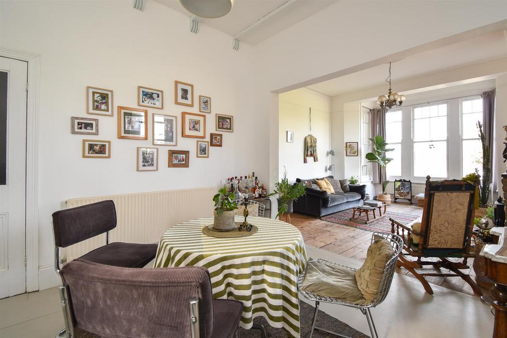 Dining/living room