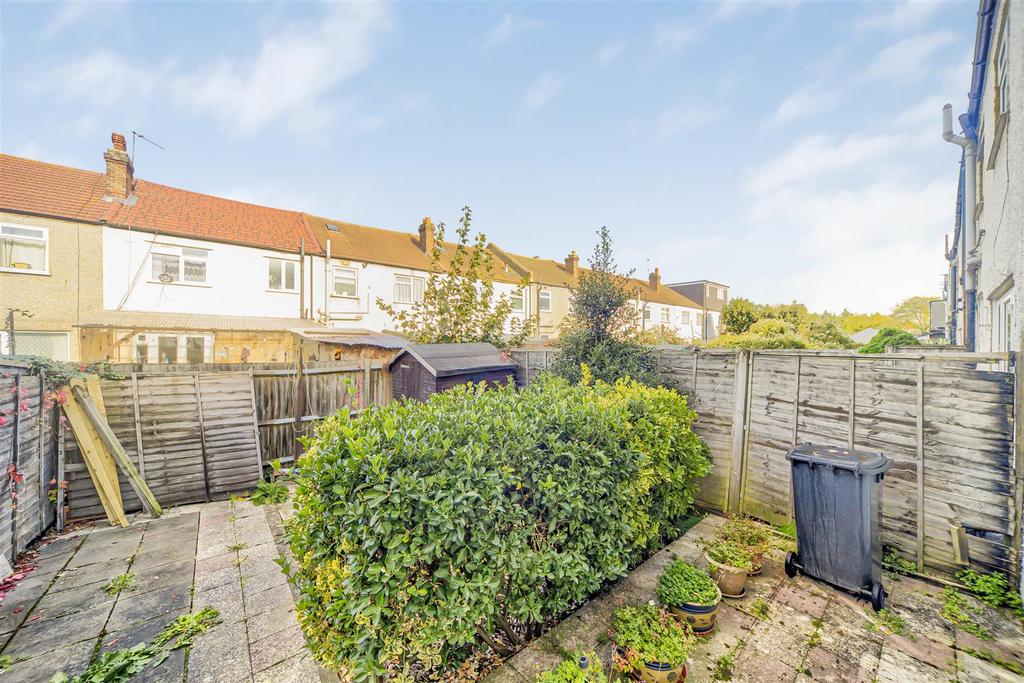 Eden Harper Woodmansterne Rd SW16 18.jpg