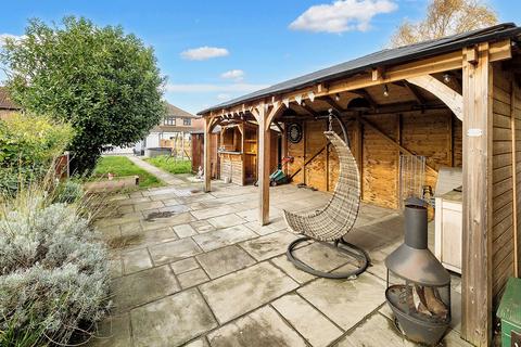 4 bedroom semi-detached house for sale, Edison Avenue, Hornchurch, RM12