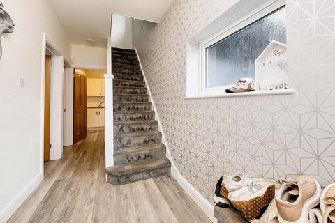 4 bedroom semi-detached house for sale, Edison Avenue, Hornchurch, RM12