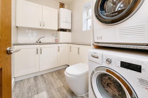 4 bedroom semi-detached house for sale, Edison Avenue, Hornchurch, RM12