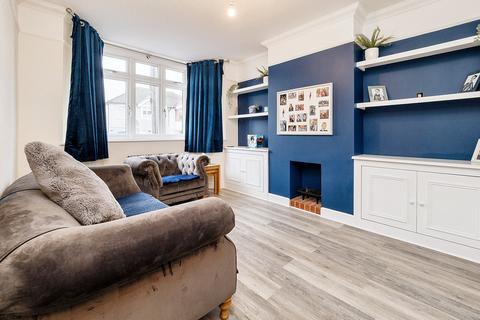 4 bedroom semi-detached house for sale, Edison Avenue, Hornchurch, RM12