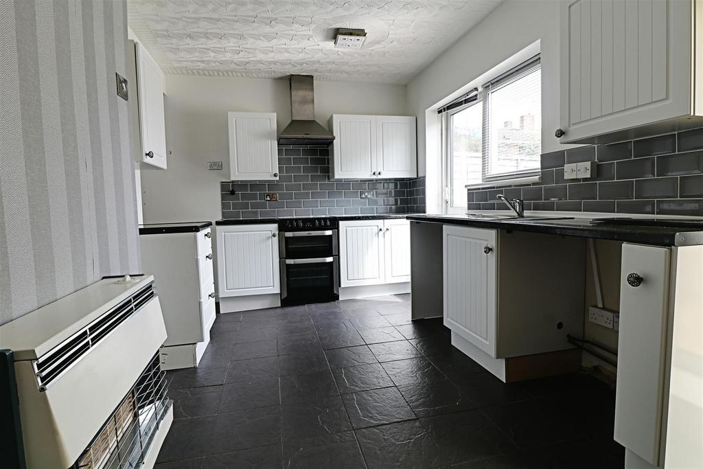 Kitchen 2.jpg
