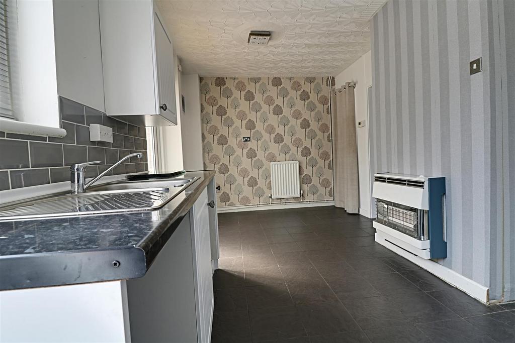 Kitchen 4.jpg