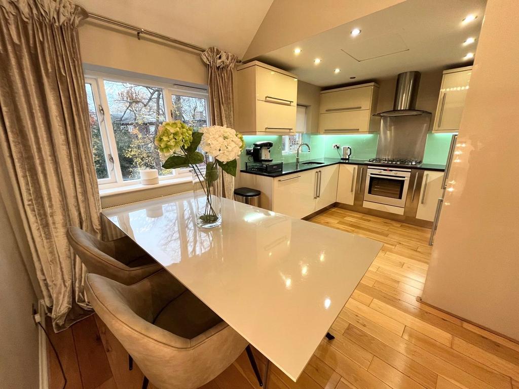 Kitchen/Dining Area