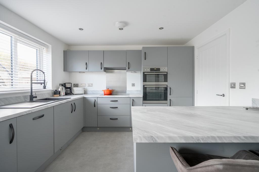 1372265-19-6900c7a0e633f