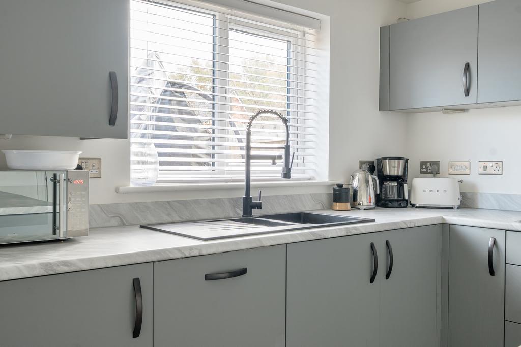 1372265-20-6900c7aa0ffcb