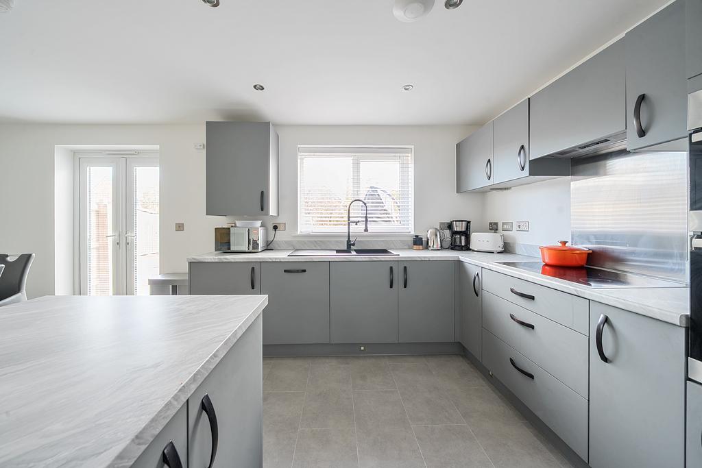 1372265-21-6900c7b091a12