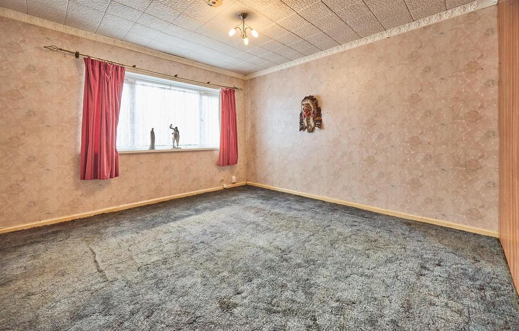 Lounge to front