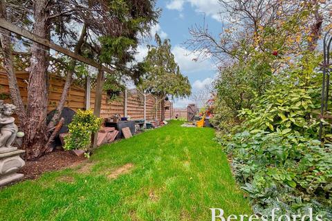 3 bedroom terraced house for sale, St. Marys Lane, North Ockendon, RM14