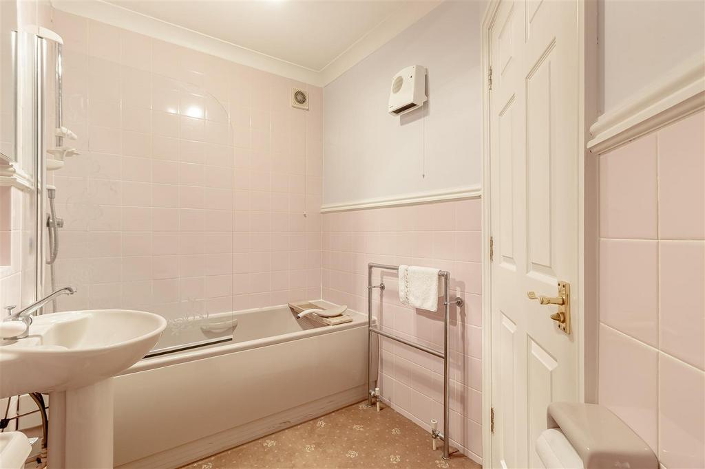 Bathroom.jpg