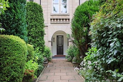 3 bedroom flat to rent, St Margarets Place, ,