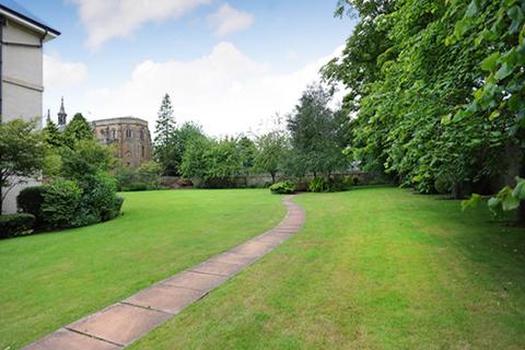 3 bedroom flat to rent, St Margarets Place, ,