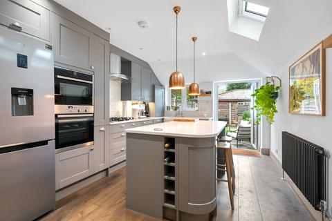 New Road, Weybridge, KT13