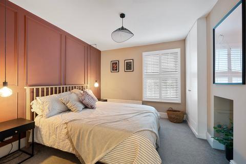 undefined, New Road, Weybridge, KT13