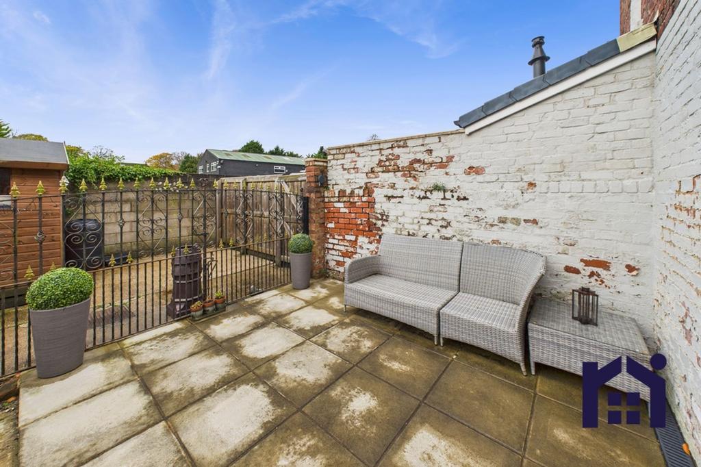 Courtyard garden