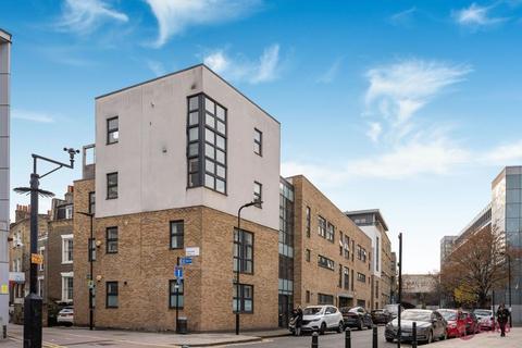 3 bedroom flat to rent, Reading Lane, Hackney, E8