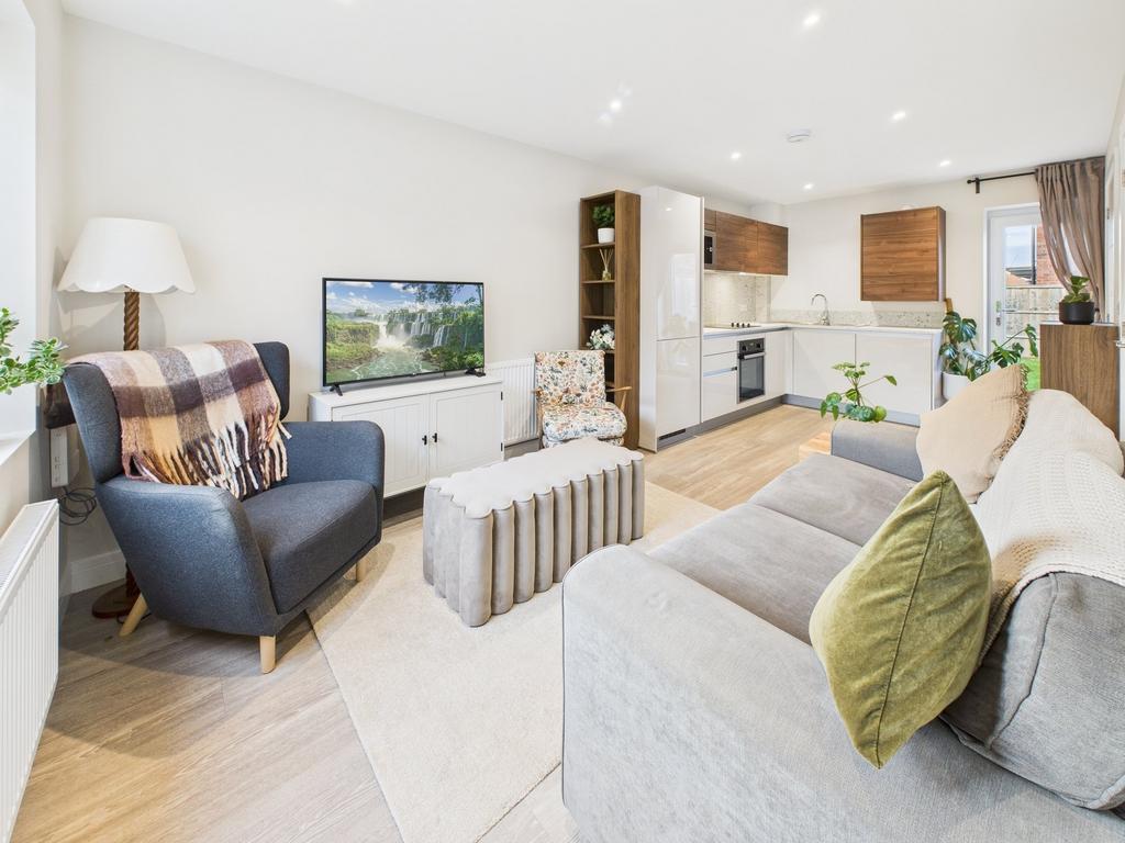 Open plan lounge & kitchen