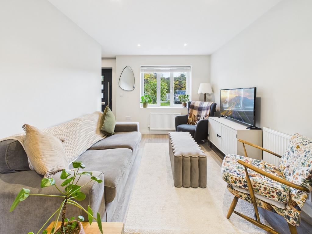Open plan lounge & kitchen