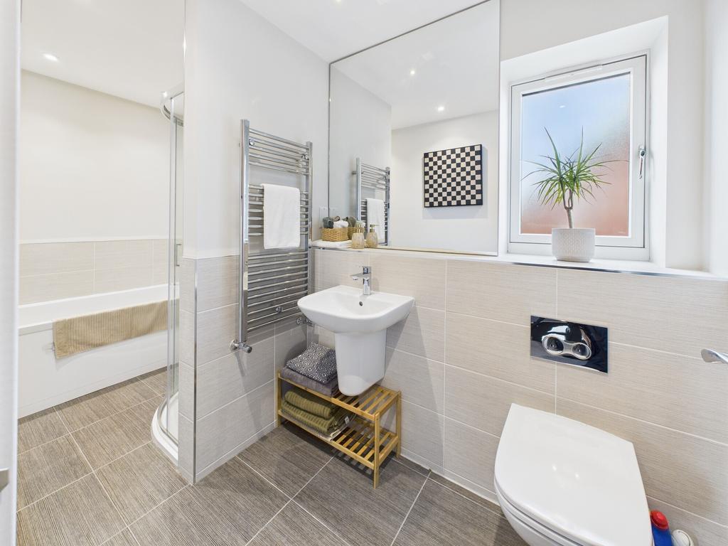 Bath & shower room