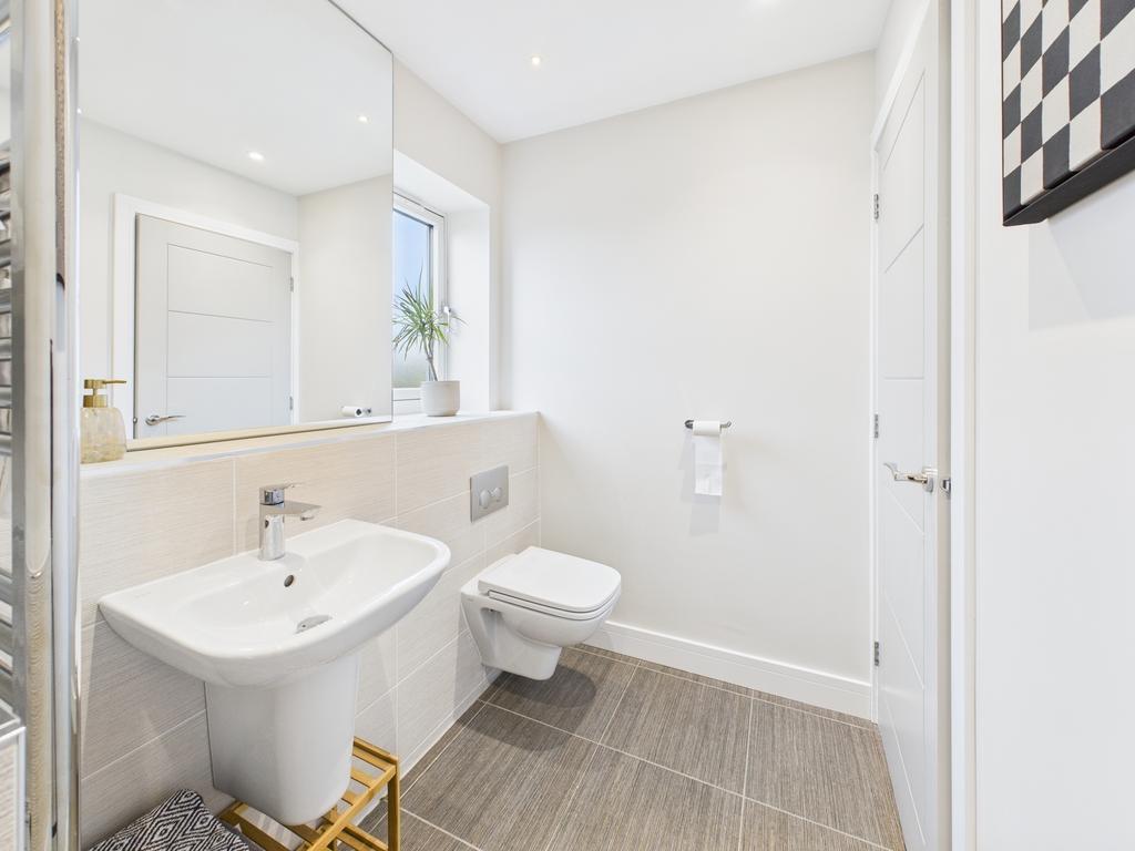 Bath & shower room