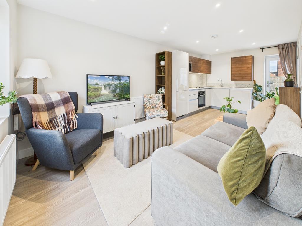 Open plan lounge & kitchen