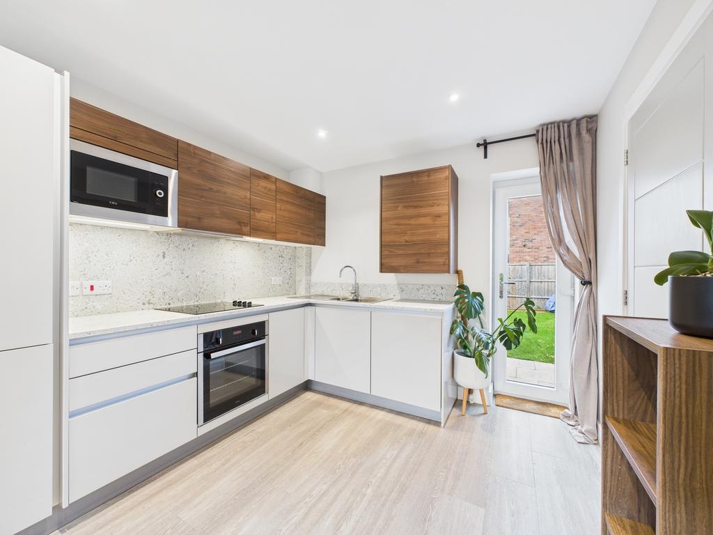 Open plan lounge & kitchen