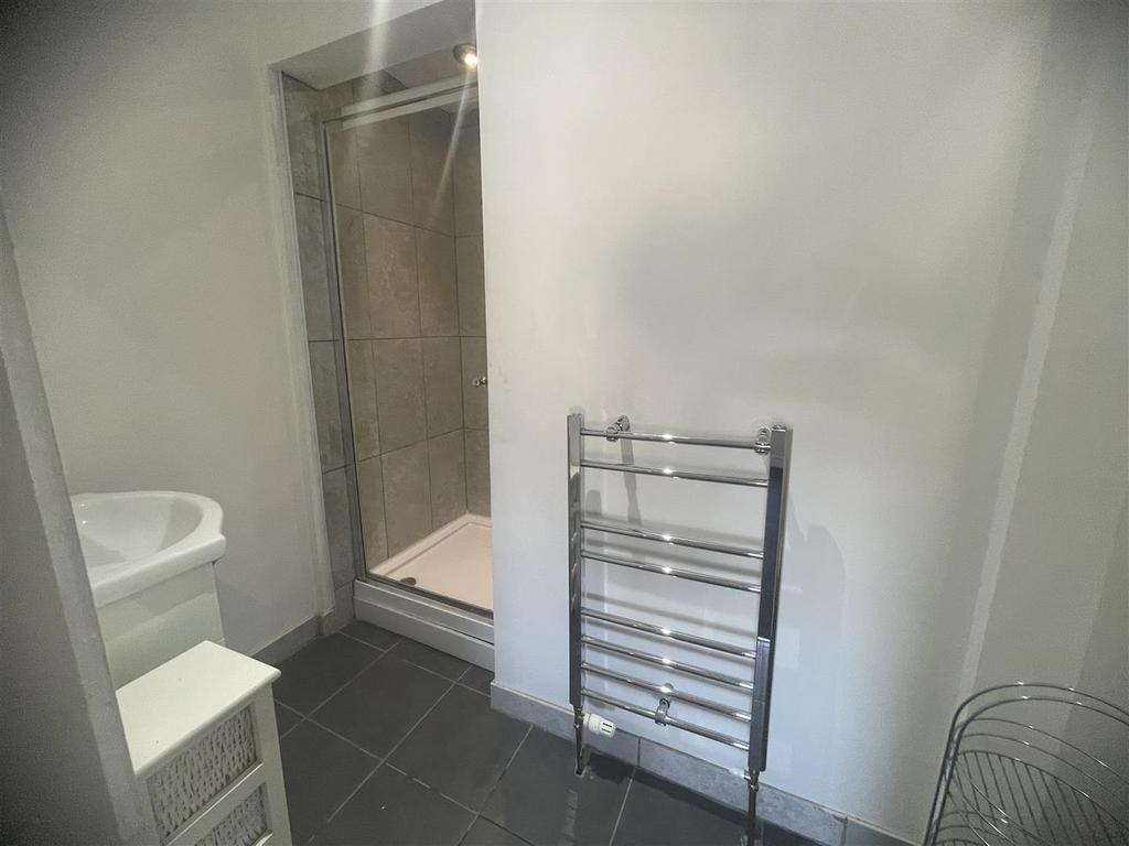 Bedroom Five En-suite