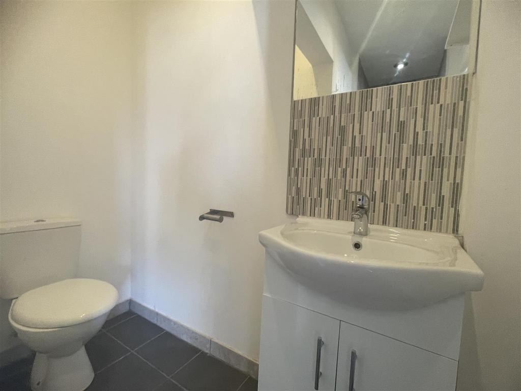 Bedroom Six En-Suite