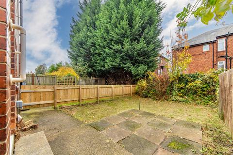 2 bedroom flat to rent, NEW REFURB, Ferndene Grove, High Heaton, NE7
