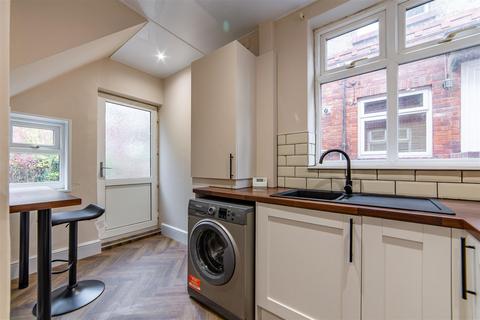 2 bedroom flat to rent, NEW REFURB, Ferndene Grove, High Heaton, NE7