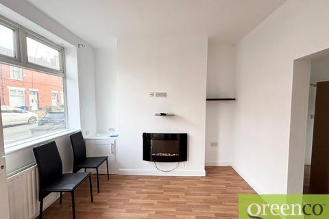 2 bedroom terraced house to rent, Woodfield Grove, Salford M30