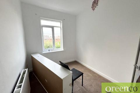 2 bedroom terraced house to rent, Woodfield Grove, Salford M30